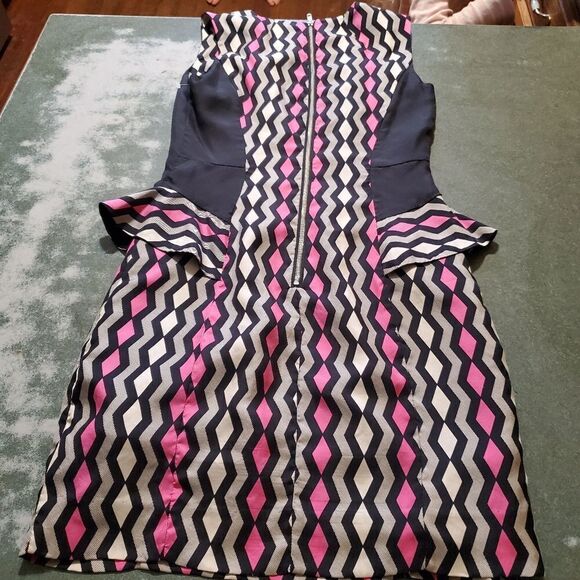 Milly of New York geometric silk pink,black&grey dress sz 4 - Picture 4 of 4